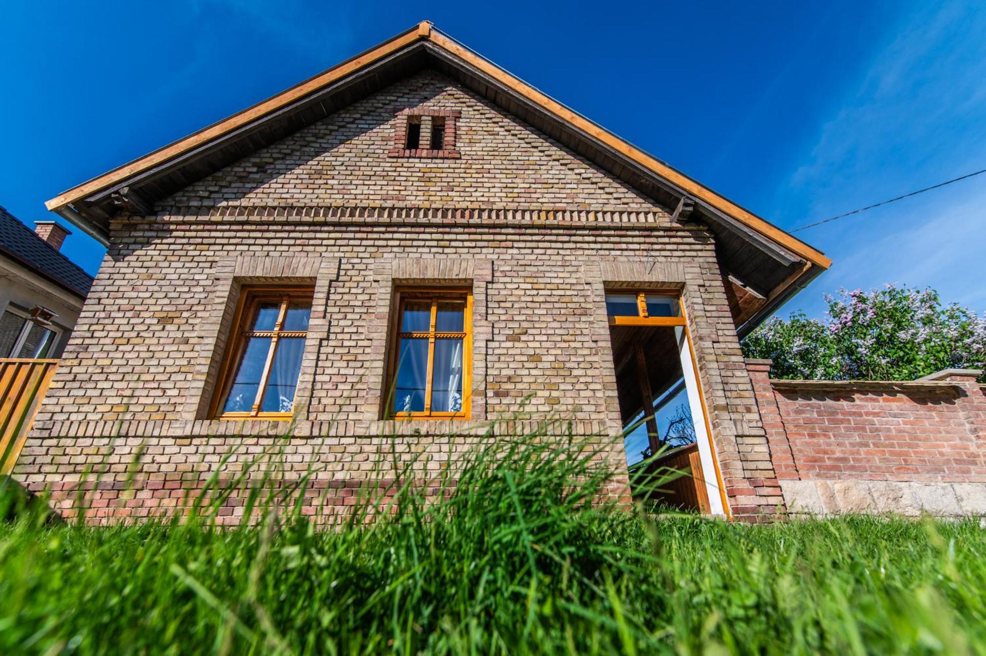 Minifaktura Loft Apartman & Reggelizo Es Etelbar Szokolya Buitenkant foto