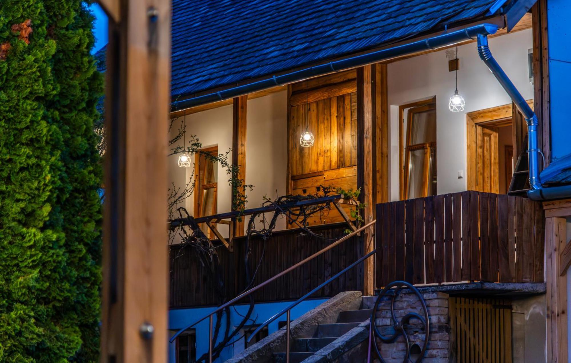 Minifaktura Loft Apartman & Reggelizo Es Etelbar Szokolya Buitenkant foto