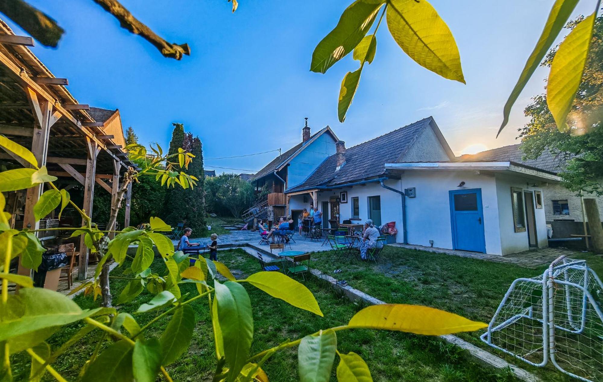 Minifaktura Loft Apartman & Reggelizo Es Etelbar Szokolya Buitenkant foto